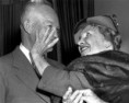 /album/fotogaleria/helen-keller-tocando-la-cara-de-presidente-jpg/